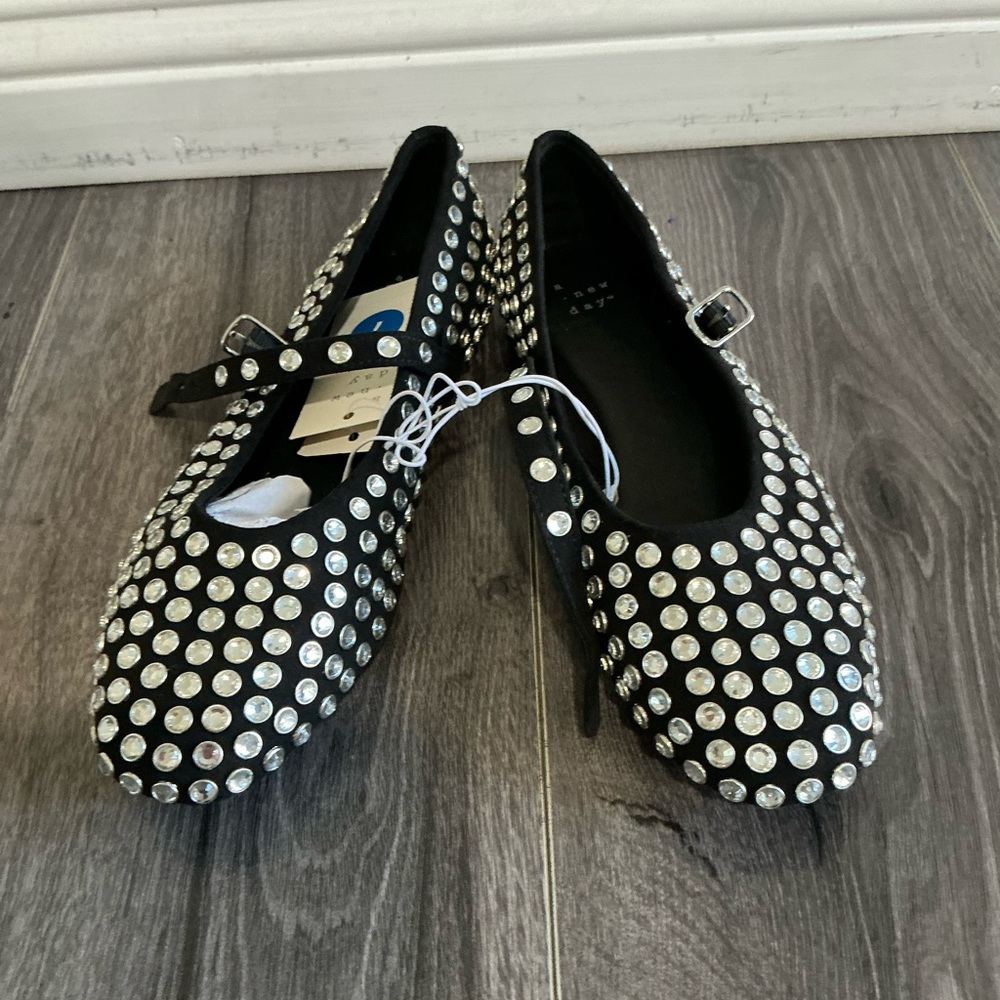 Women’s  Issa Rhinestone Ballet Flat. - Picture 10 of 16